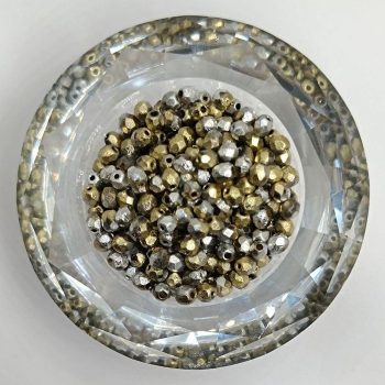 Cseh csiszolt gyöngy - 4 mm - Crystal Gold Silver