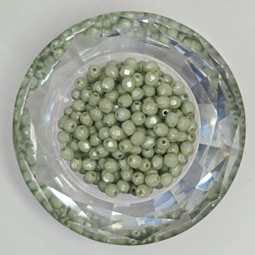 Cseh csiszolt gyöngy - 4 mm - Chalk White Green Luster