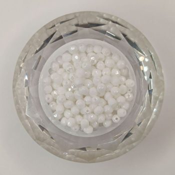Cseh csiszolt gyöngy - 4 mm - Chalk White Shimmer