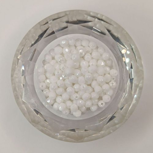 Cseh csiszolt gyöngy - 4 mm - Chalk White Shimmer