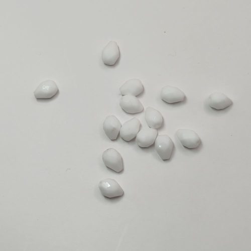Cseh csiszolt csepp alakú gyöngy 8 x 6 mm Chalk White
