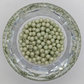   Cseh préselt golyó - 4 mm - Chalk White Mint Luster - 40 db 