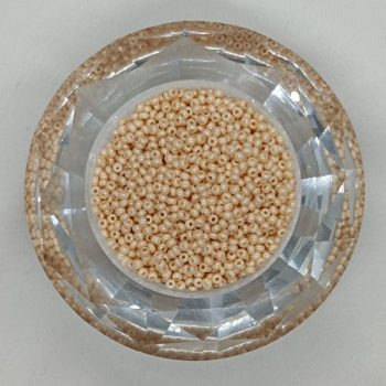 Cseh kásagyöngy 11/0 - Chalk White Champagne Luster