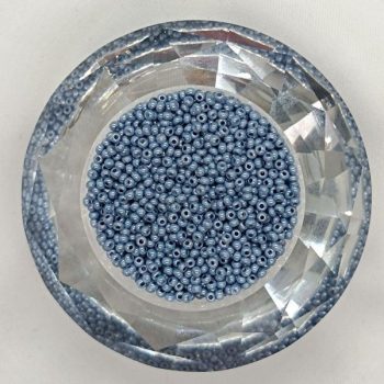 Cseh kásagyöngy 11/0 - Chalk White Baby Blue Luster