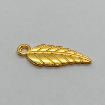 Levél medál - arany - 19 x 7 mm