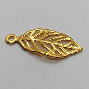 Fém levél medál - arany - 29 x 13 mm