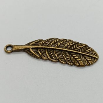 Fém levél medál - bronz - 34 x 11 mm