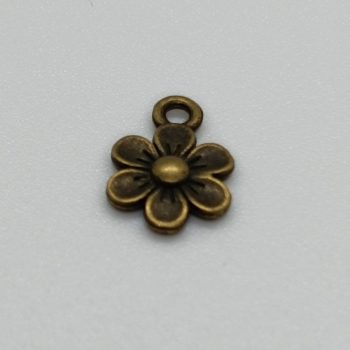 Fém virág medál - bronz- 13 x 10 mm
