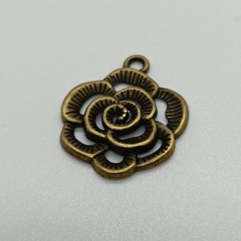 Fém virág medál - bronz- 23 x 20 mm