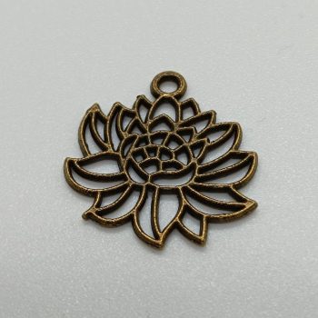Fém virág medál - bronz- 22 x 20 mm