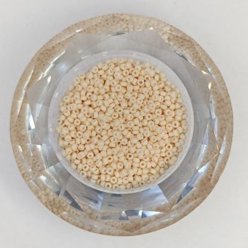 Miyuki kásagyöngy 11/0 - Opaque Antique Beige