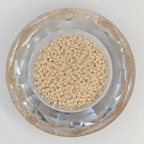 Miyuki kásagyöngy 11/0 - Opaque Antique Beige
